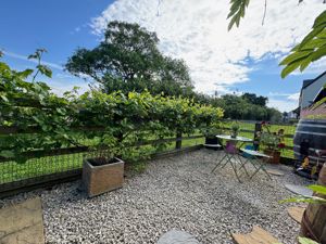 'Bistro' Front Garden- click for photo gallery